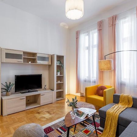 Central Gozsdu Apartment In The Party Street Budapešť Exteriér fotografie