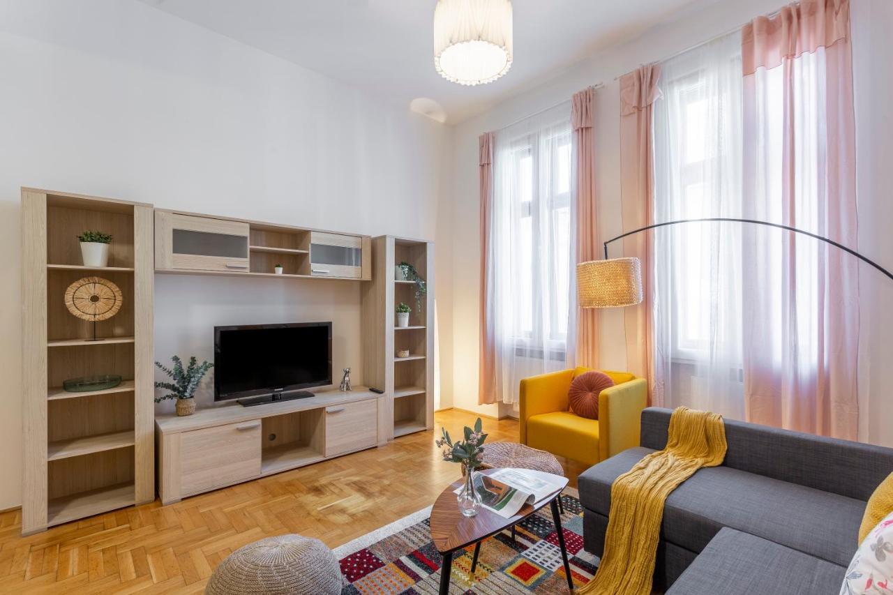 Central Gozsdu Apartment In The Party Street Budapešť Exteriér fotografie